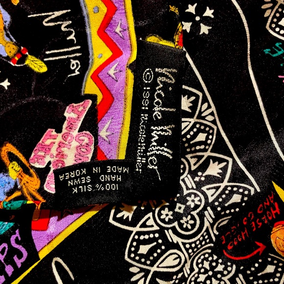 Nicole Miller Scarf: The TEXAS PISTOLS - Picture 1 of 8